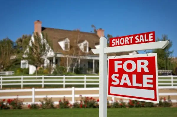 feature image of Short Sales Are Making a Comeback in Aubrey and Little Elm: What Homeowners Need to Know