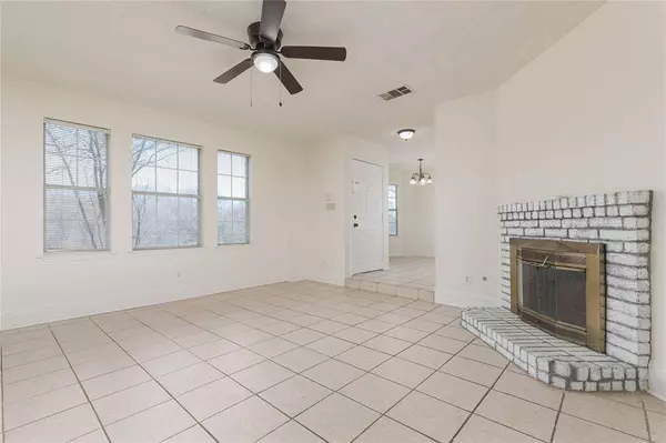 1368 Creekview Drive, Lewisville, TX 75067