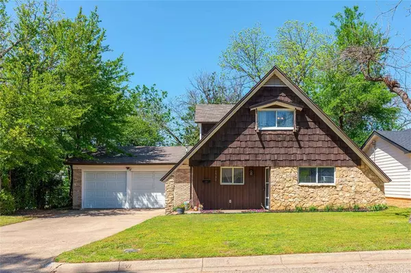 1731 Foster Drive, Arlington, TX 76012