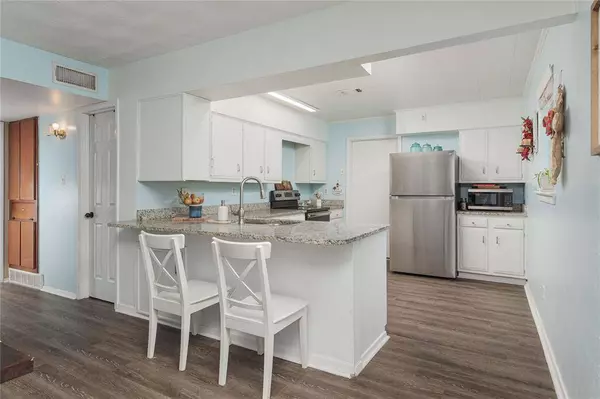 1731 Foster Drive, Arlington, TX 76012