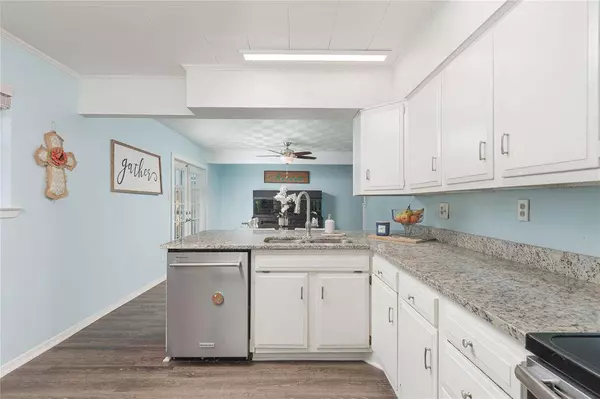 1731 Foster Drive, Arlington, TX 76012