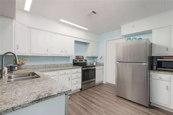 1731 Foster Drive, Arlington, TX 76012