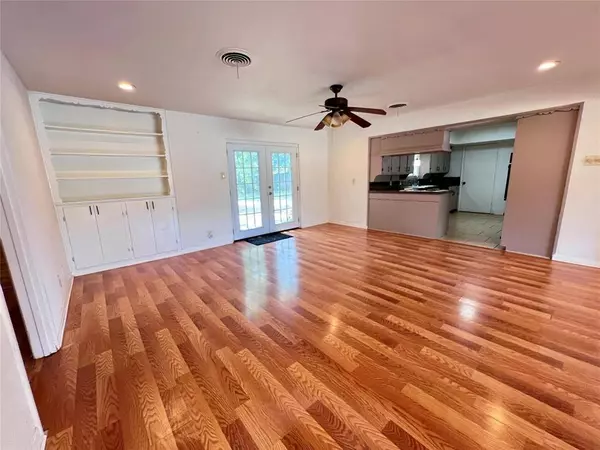 3920 Williams Road, Benbrook, TX 76116