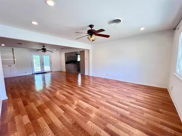 3920 Williams Road, Benbrook, TX 76116