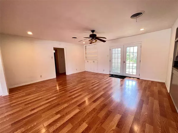 3920 Williams Road, Benbrook, TX 76116