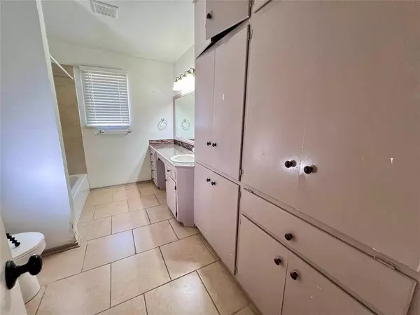 3920 Williams Road, Benbrook, TX 76116