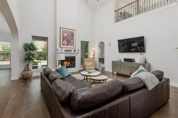 6738 Barnes Drive, Frisco, TX 75034