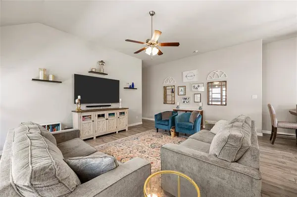 616 Chippewa Way, Aubrey, TX 76227