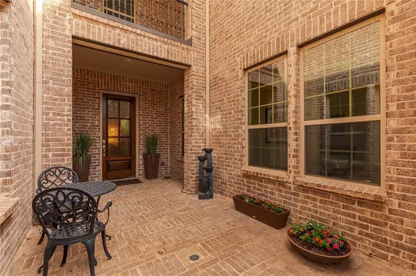 6738 Barnes Drive, Frisco, TX 75034