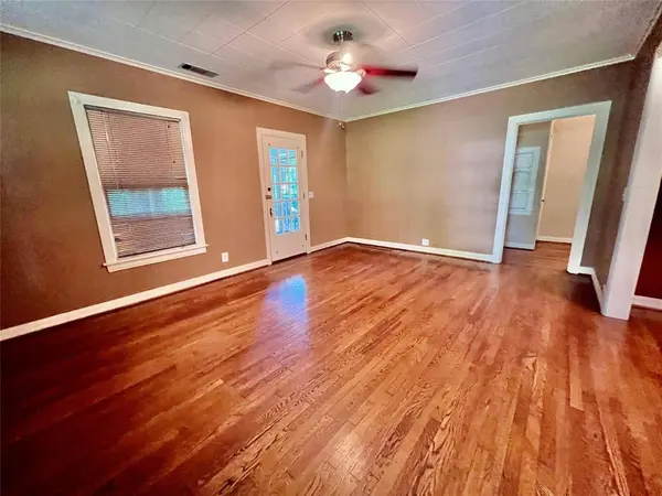 531 S Dallas Avenue, Lancaster, TX 75146