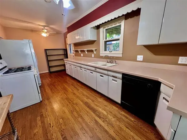531 S Dallas Avenue, Lancaster, TX 75146