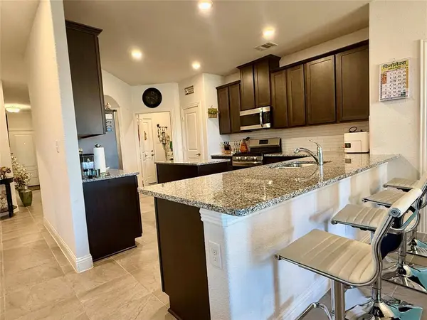 2704 Ainsworth Road, Aubrey, TX 76227