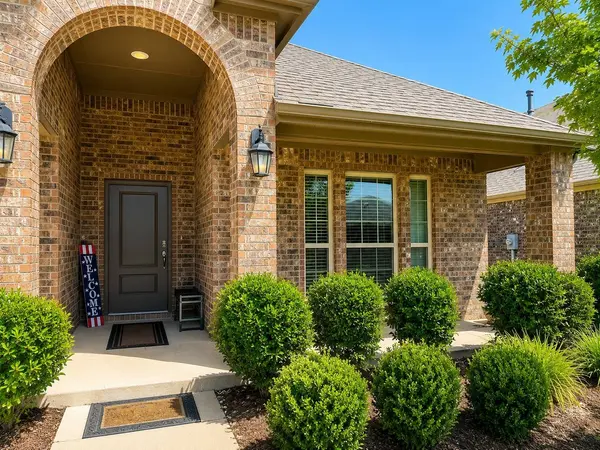 2704 Ainsworth RD, Aubrey, TX 76227