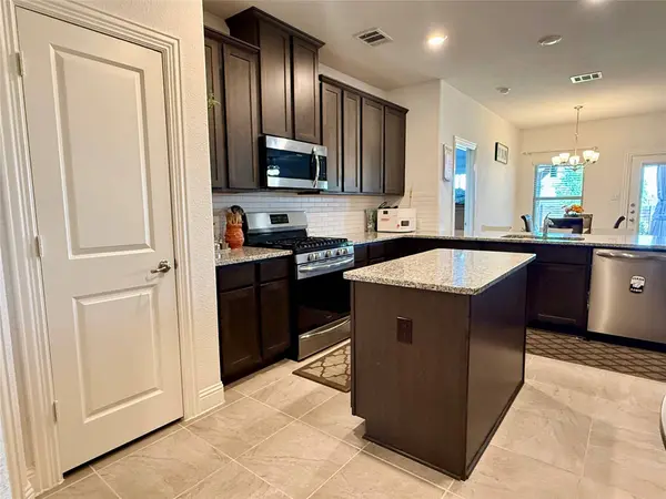 2704 Ainsworth RD, Aubrey, TX 76227