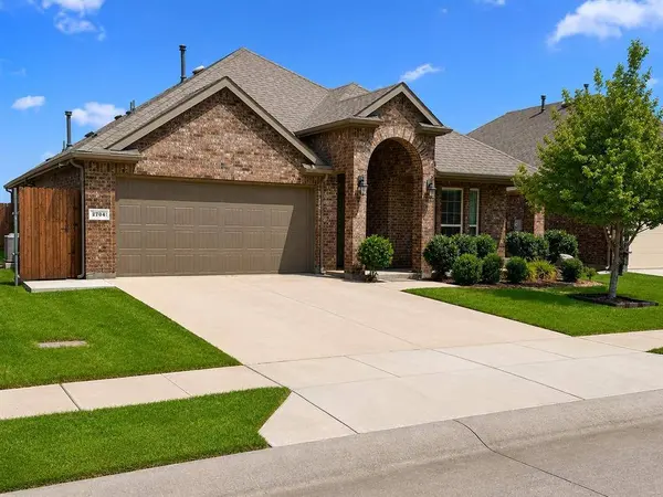 2704 Ainsworth Road, Aubrey, TX 76227