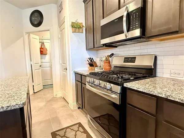 2704 Ainsworth Road, Aubrey, TX 76227