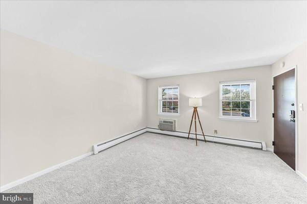 4701 PENNELL RD #D-8, Aston, PA 19014