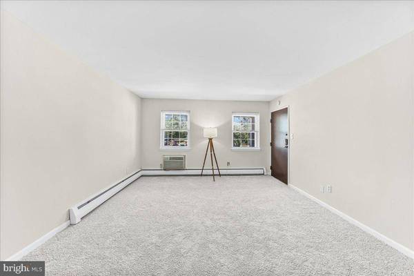 4701 PENNELL RD #D-8, Aston, PA 19014