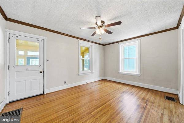 16 W SPRING AVE, Ardmore, PA 19003