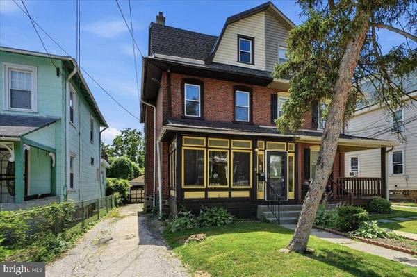 16 W SPRING AVE, Ardmore, PA 19003