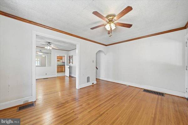 16 W SPRING AVE, Ardmore, PA 19003