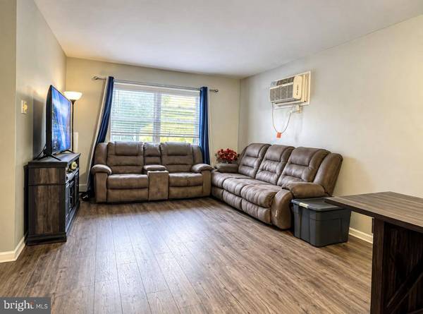 135 MEADOWBROOK LN, Brookhaven, PA 19015