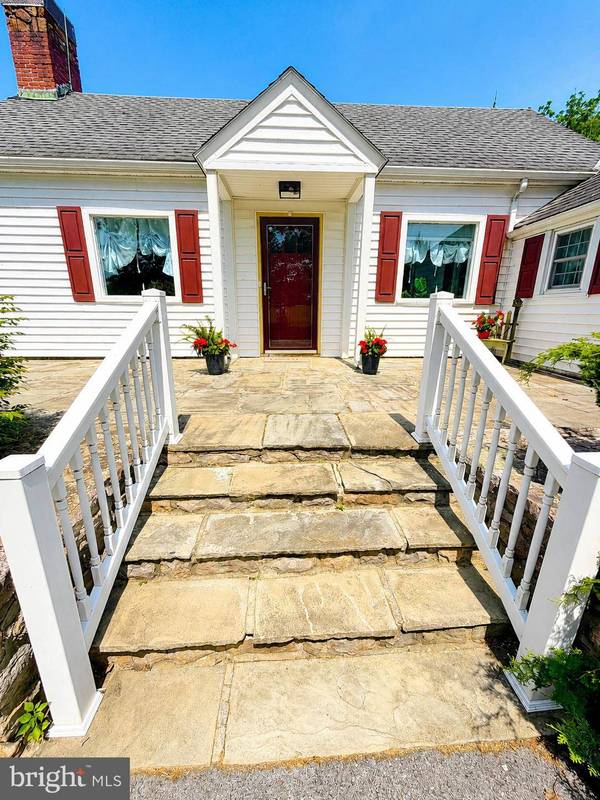 2837 W PHILADELPHIA AVE NW, Oley, PA 19547