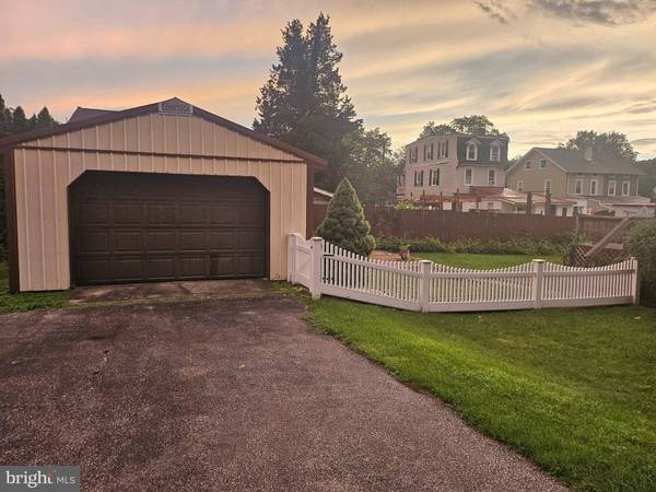 120 AMELIA ST, Mont Clare, PA 19453