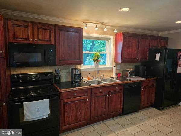 1207 N CHARLOTTE ST, Pottstown, PA 19464