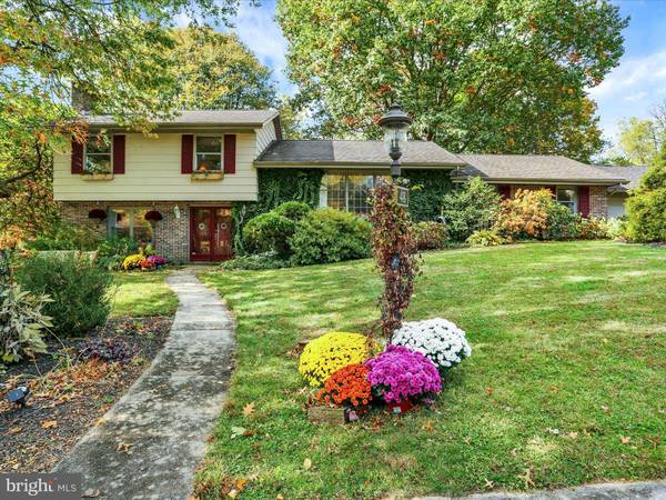 48 HEARTHSTONE DR, Reading, PA 19606