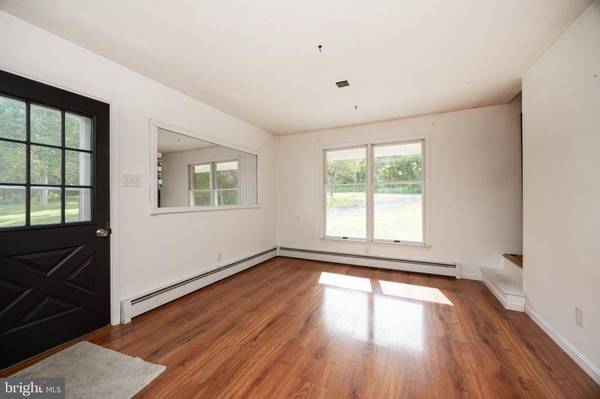 5509 HOPPENVILLE RD, Green Lane, PA 18054