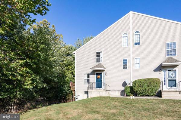 83 HORSESHOE DR, Douglassville, PA 19518