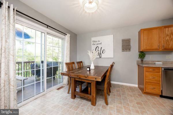 83 HORSESHOE DR, Douglassville, PA 19518