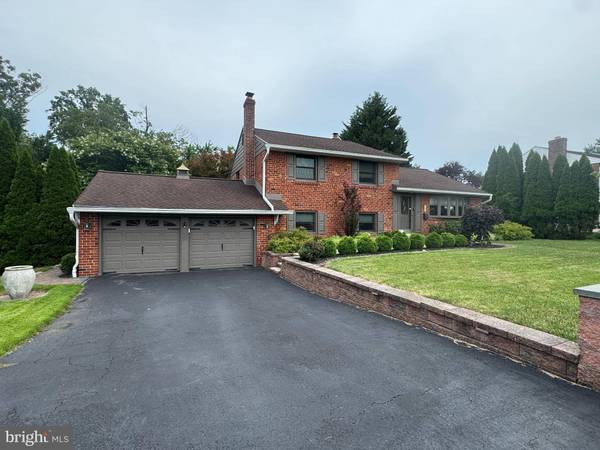 609 HILLSIDE AVE, Brookhaven, PA 19015