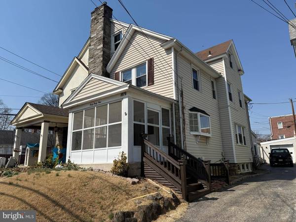 4049 MARSHALL RD, Upper Darby, PA 19082
