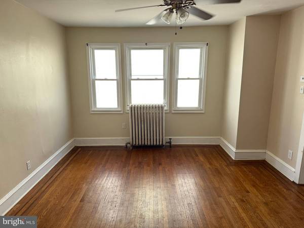 4049 MARSHALL RD, Upper Darby, PA 19082