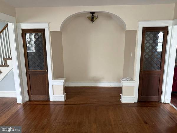 4049 MARSHALL RD, Upper Darby, PA 19082