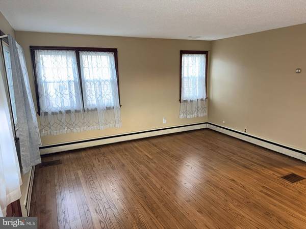 335 PONTIAC ST, Essington, PA 19029