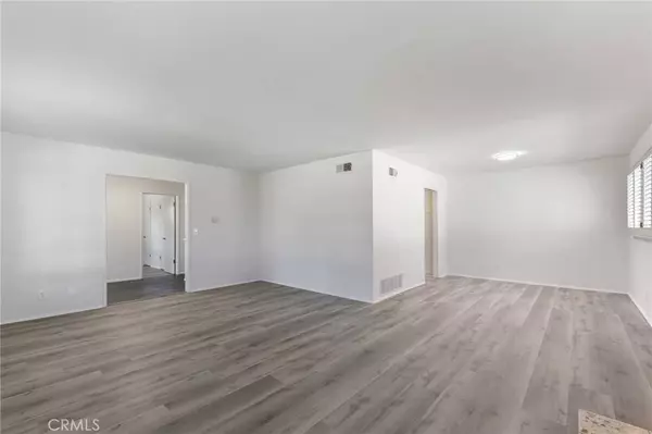 305 Robin Hood LN, Costa Mesa, CA 92627