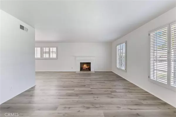 305 Robin Hood LN, Costa Mesa, CA 92627