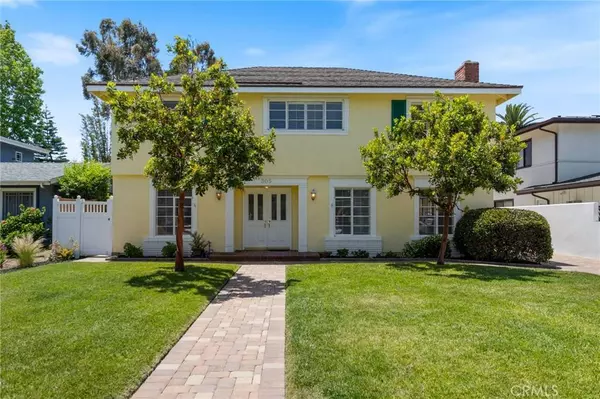 305 Robin Hood LN, Costa Mesa, CA 92627