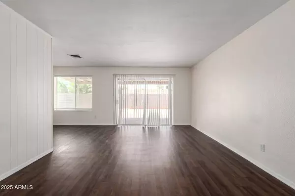 2205 E Garnet Avenue, Mesa, AZ 85204