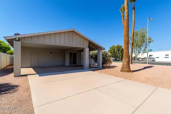 2205 E Garnet Avenue, Mesa, AZ 85204