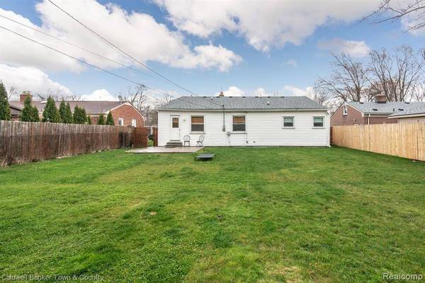 28301 URSULINE Street, St. Clair Shores, MI 48081