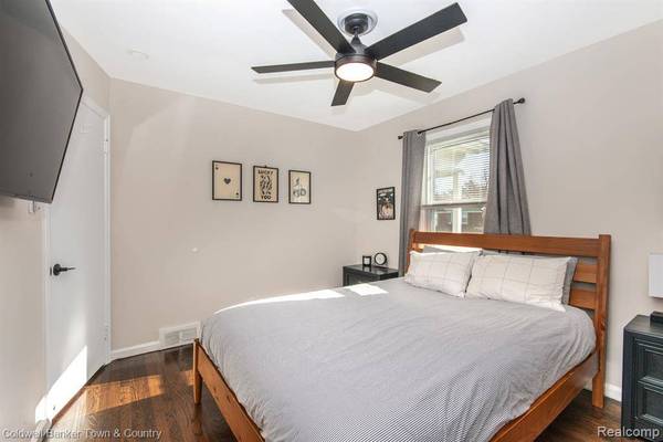 28301 URSULINE Street, St. Clair Shores, MI 48081