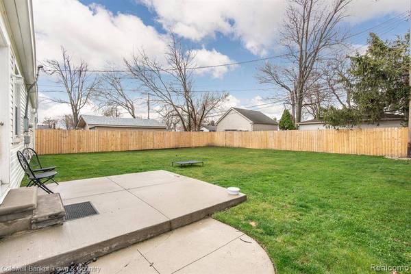 28301 URSULINE Street, St. Clair Shores, MI 48081