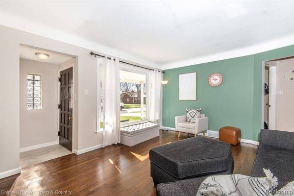 28301 URSULINE Street, St. Clair Shores, MI 48081