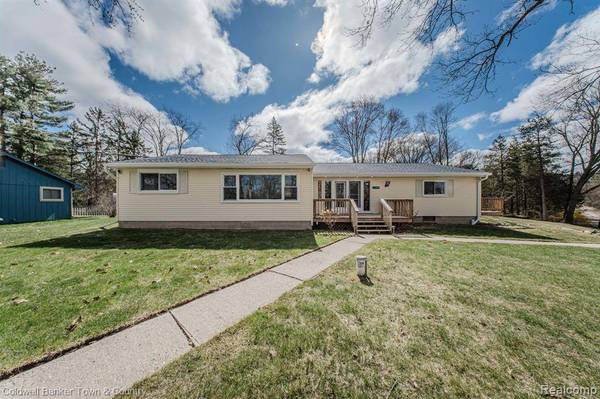 11685 HIGHRIDGE Drive, Hamburg Twp, MI 48169