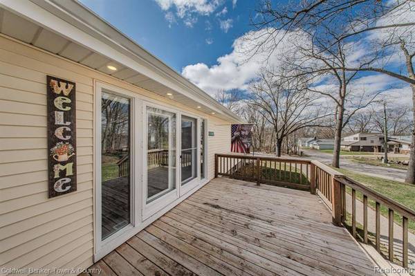 11685 HIGHRIDGE Drive, Hamburg Twp, MI 48169