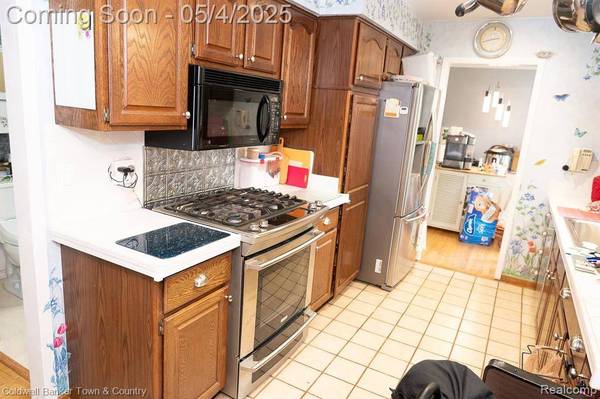 30445 JEANINE Street, Livonia, MI 48152